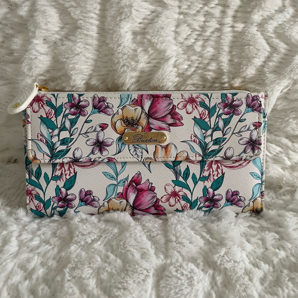 Buxton white with flowers wallet
